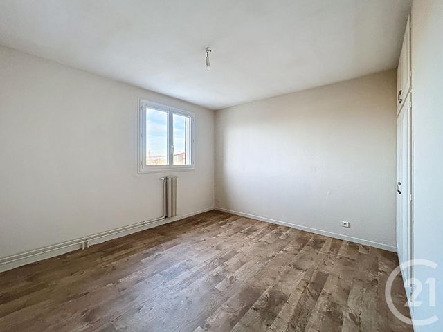 Maison &agrave; louer - 3 pi&egrave;ces - 100 m2 - St Pourcain Sur Sioule - 03 - AUVERGNE