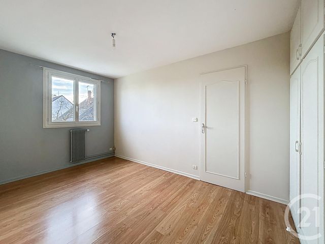 Maison &agrave; louer - 3 pi&egrave;ces - 100 m2 - St Pourcain Sur Sioule - 03 - AUVERGNE