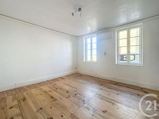 Maison &agrave; louer - 5 pi&egrave;ces - 140 m2 - Le Theil - 03 - AUVERGNE