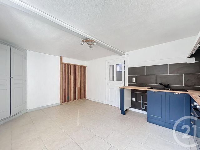 Maison &agrave; louer - 5 pi&egrave;ces - 140 m2 - Le Theil - 03 - AUVERGNE