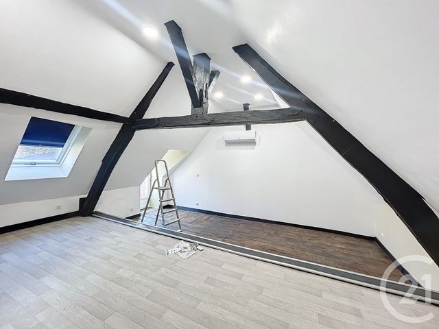 Maison &agrave; louer - 5 pi&egrave;ces - 140 m2 - Le Theil - 03 - AUVERGNE