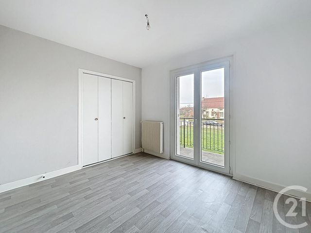 Appartement F4 &agrave; louer - 4 pi&egrave;ces - 90 m2 - St Pourcain Sur Sioule - 03 - AUVERGNE
