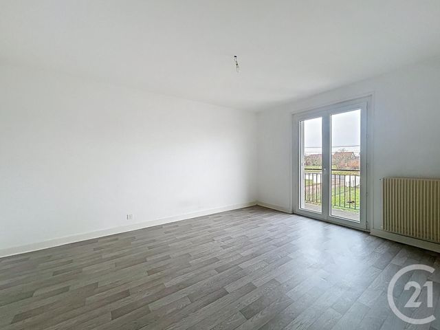 Appartement F4 &agrave; louer - 4 pi&egrave;ces - 90 m2 - St Pourcain Sur Sioule - 03 - AUVERGNE