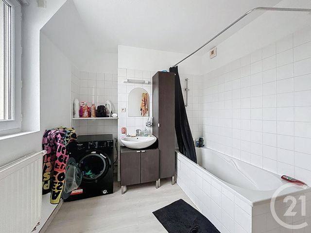 Appartement F3 &agrave; louer - 3 pi&egrave;ces - 75 m2 - St Pourcain Sur Sioule - 03 - AUVERGNE