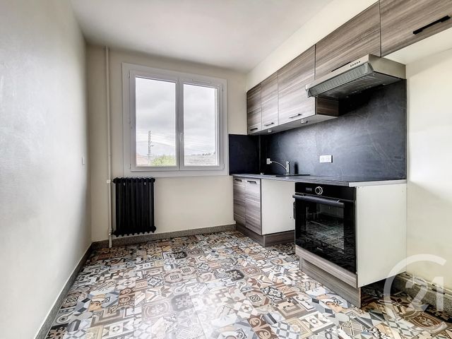 Appartement F3 &agrave; louer - 3 pi&egrave;ces - 80,80 m2 - Varennes Sur Allier - 03 - AUVERGNE