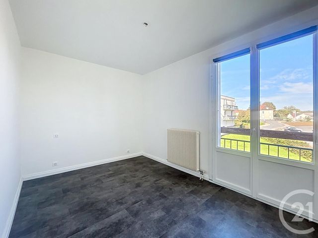 Appartement F3 &agrave; louer - 3 pi&egrave;ces - 78 m2 - St Pourcain Sur Sioule - 03 - AUVERGNE