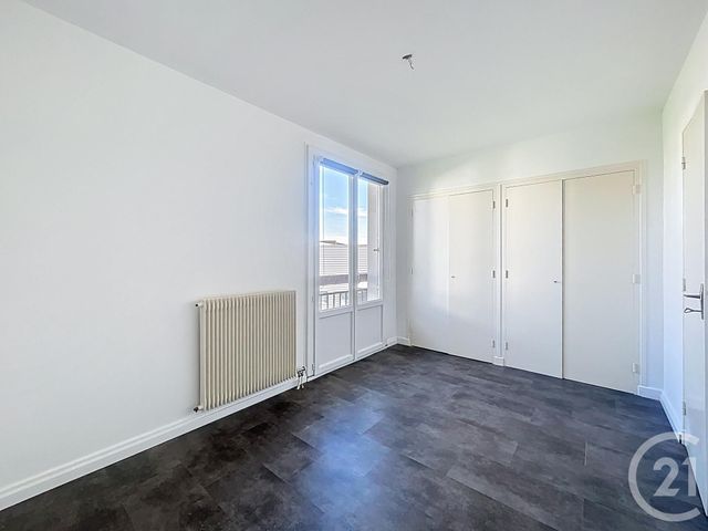 Appartement F3 &agrave; louer - 3 pi&egrave;ces - 78 m2 - St Pourcain Sur Sioule - 03 - AUVERGNE