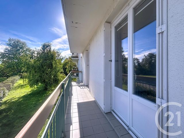 Appartement F3 &agrave; louer - 3 pi&egrave;ces - 78 m2 - St Pourcain Sur Sioule - 03 - AUVERGNE
