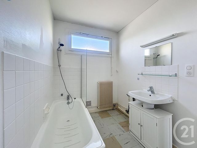 Appartement F3 &agrave; louer - 3 pi&egrave;ces - 78 m2 - St Pourcain Sur Sioule - 03 - AUVERGNE