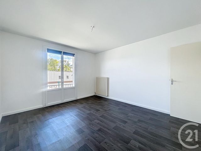 Appartement F3 &agrave; louer - 3 pi&egrave;ces - 78 m2 - St Pourcain Sur Sioule - 03 - AUVERGNE