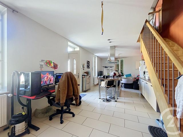 Maison &agrave; louer - 3 pi&egrave;ces - 73 m2 - Montaigu Le Blin - 03 - AUVERGNE