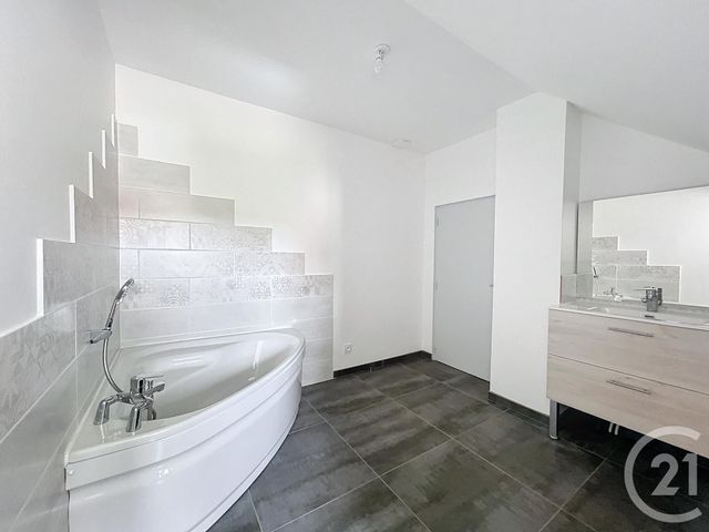 Maison &agrave; louer - 5 pi&egrave;ces - 135 m2 - La Ferte Hauterive - 03 - AUVERGNE