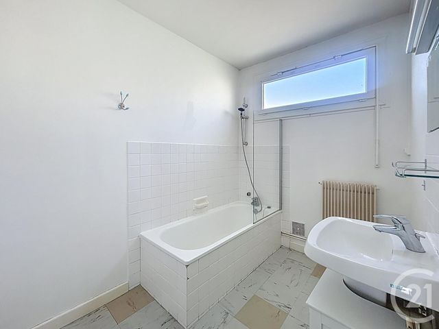 Appartement F3 &agrave; louer - 3 pi&egrave;ces - 78 m2 - St Pourcain Sur Sioule - 03 - AUVERGNE