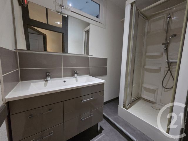 Appartement T4 &agrave; louer - 4 pi&egrave;ces - 80 m2 - Varennes Sur Allier - 03 - AUVERGNE