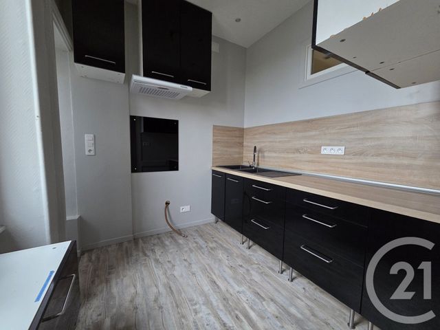 Appartement T4 &agrave; louer - 4 pi&egrave;ces - 80 m2 - Varennes Sur Allier - 03 - AUVERGNE