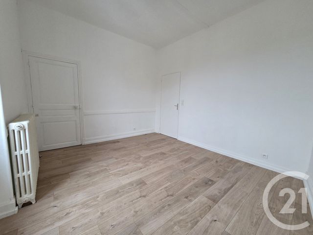 Appartement T4 &agrave; louer - 4 pi&egrave;ces - 80 m2 - Varennes Sur Allier - 03 - AUVERGNE
