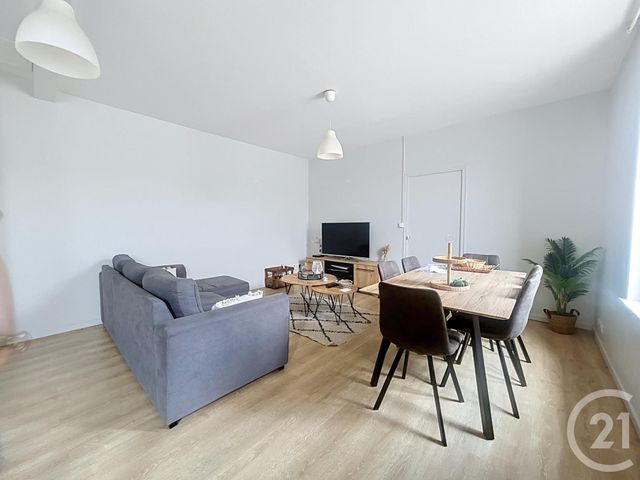 Appartement F3 &agrave; louer - 3 pi&egrave;ces - 63,72 m2 - Chantelle - 03 - AUVERGNE