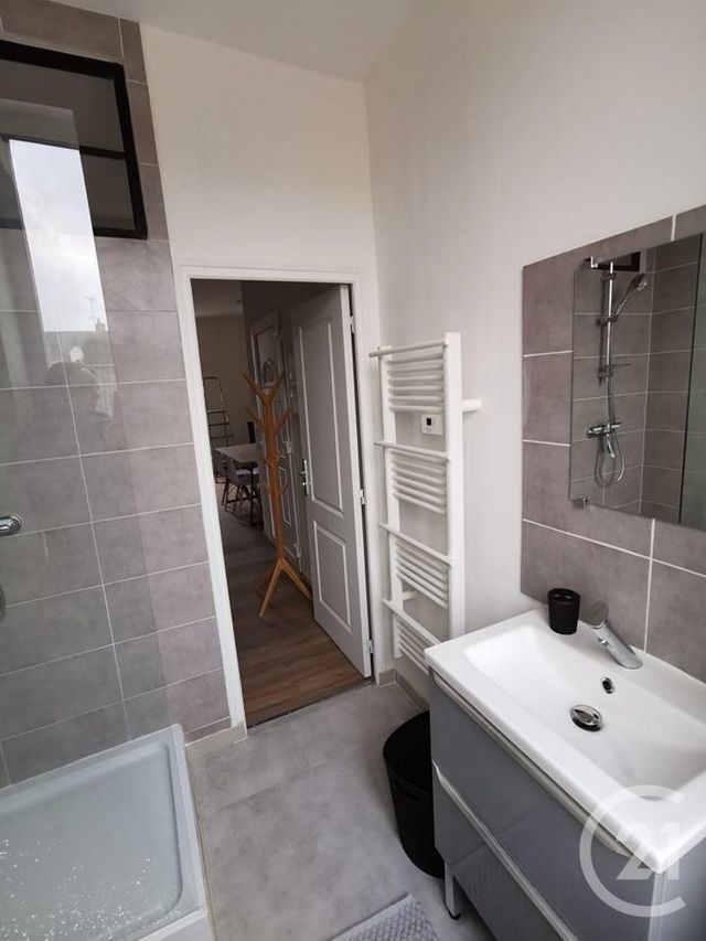 Appartement F2 &agrave; louer - 2 pi&egrave;ces - 34,88 m2 - Moulins - 03 - AUVERGNE