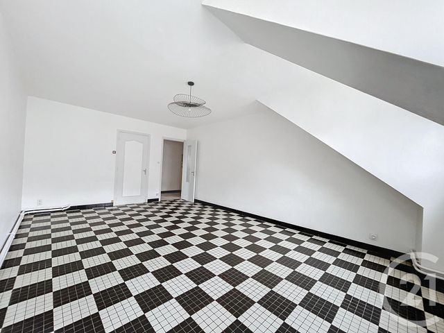 Appartement F3 &agrave; louer - 3 pi&egrave;ces - 91 m2 - St Pourcain Sur Sioule - 03 - AUVERGNE