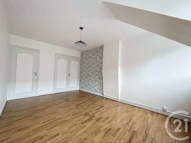 Appartement F3 &agrave; louer - 3 pi&egrave;ces - 91 m2 - St Pourcain Sur Sioule - 03 - AUVERGNE
