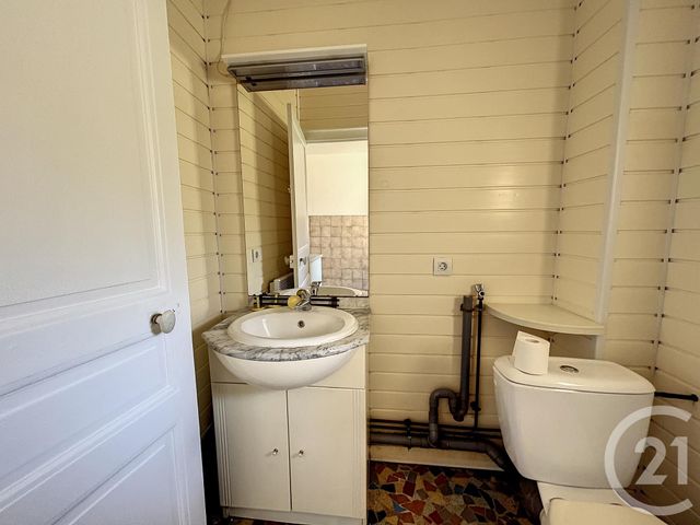 Appartement F2 &agrave; louer - 2 pi&egrave;ces - 50 m2 - Varennes Sur Allier - 03 - AUVERGNE